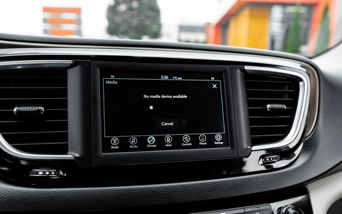 Chrysler Pacifica cena 138900 przebieg: 88000, rok produkcji 2020 z Szczecin małe 781